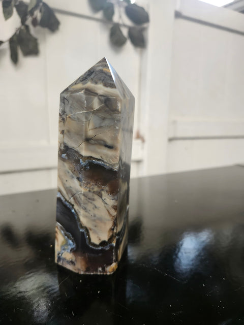 Volcanic agate tower! 1.1 pound 5.5 inches