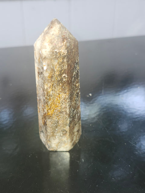 Ghost crystal tower with silver flash!! 3.6 ounces, 3.4 inches