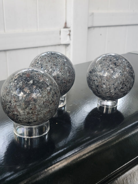 Flame stone sphere "yooperlite" 1 pound, 69.6mm, 2.74 inches