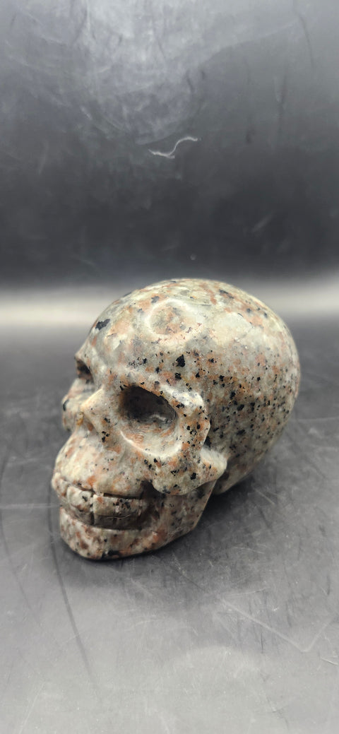 Flame stone "yooperlite" skull! 3 inchs tall, 3 long, 14 ounces