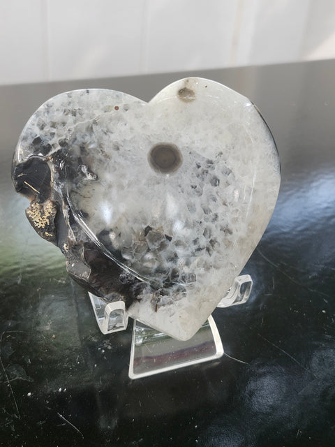 Agate heart! 5.5 ounces, 3.1 inches wide by 2.9 tall
