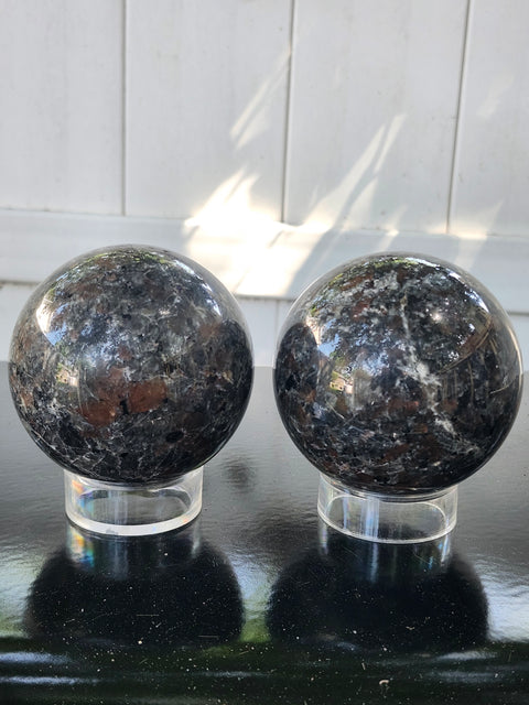 Flame stone sphere "yooperlite" 1.5 pounds, 75 mm, 2.9 inches
