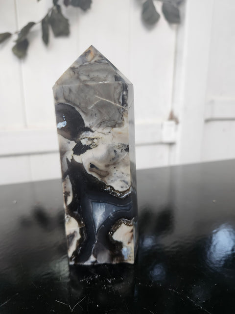 Volcanic agate tower! 1.1 pound 5.5 inches