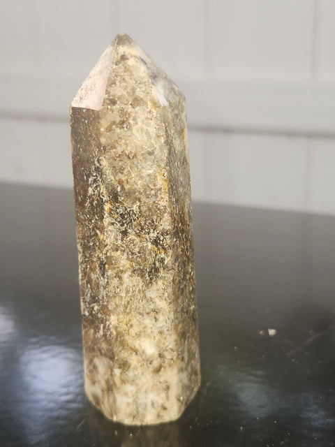 Ghost crystal tower with silver flash!! 3.6 ounces, 3.4 inches