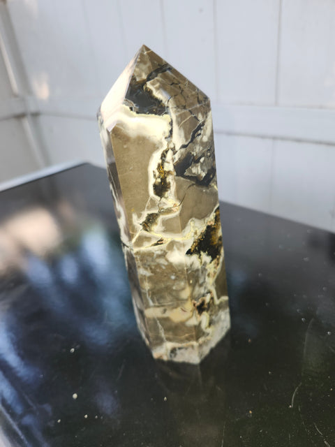 Volcanic agate tower! 1.9 pounds, 7 inches