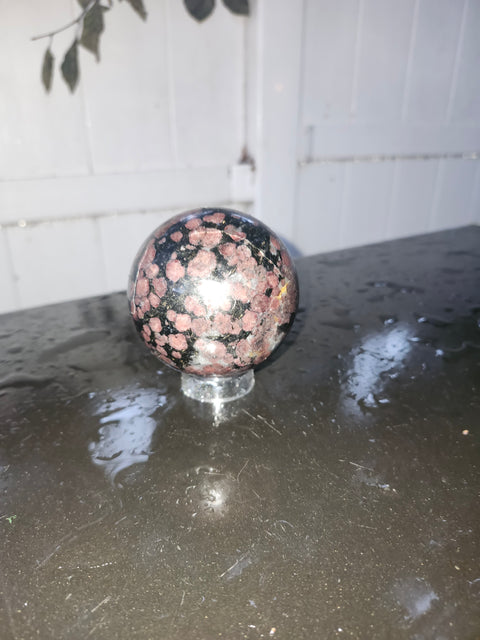 Garnet fireworks sphere! 1.4 pounds, 68.3mm, 2.69 inches