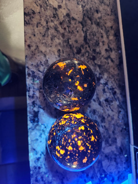 Flame stone sphere "yooperlite" 1.5 pounds, 75 mm, 2.9 inches