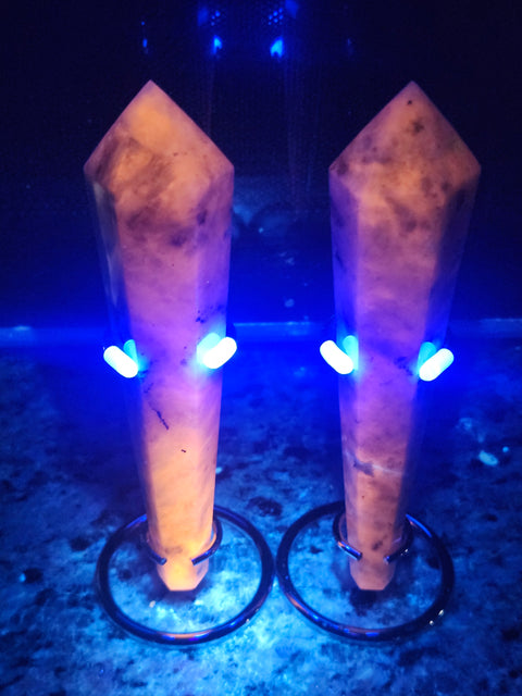 Sodalite scepter! Uv reactive! 7.7 ounces, 6.5 inches tall!