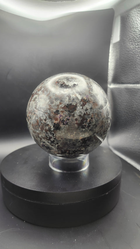 Flame stone sphere yooperlite 87mm, 3.4 inches, 2.1 pounds