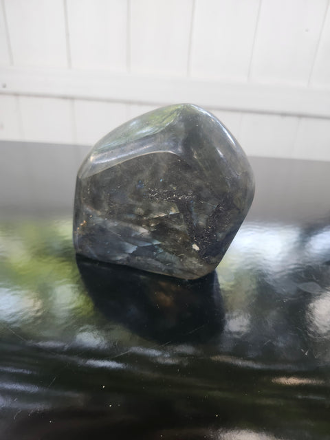 Labradorite free form! 3.18 inchs tall, 3.48 inchs wide,1.1 pound