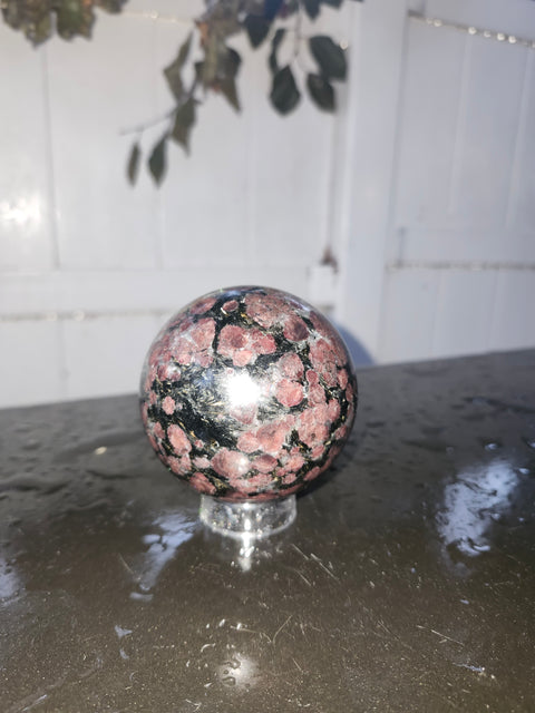 Garnet fireworks sphere! 1.4 pounds, 68.3mm, 2.69 inches