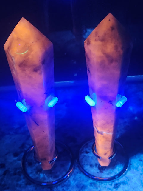 Sodalite scepter! Uv reactive! 7.7 ounces, 6.5 inches tall!