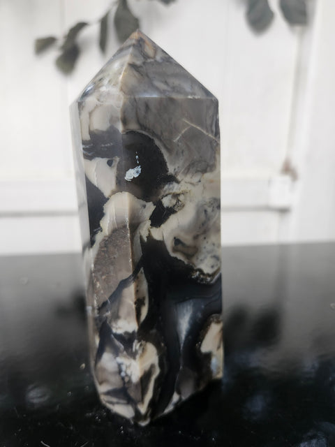 Volcanic agate tower! 1.1 pound 5.5 inches