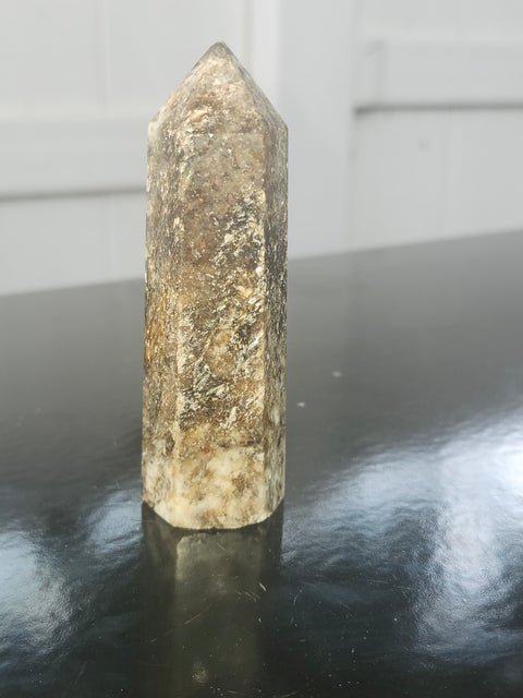Ghost crystal tower with silver flash!! 3.6 ounces, 3.4 inches