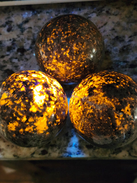 Flame stone sphere "yooperlite" 1 pound, 69.6mm, 2.74 inches