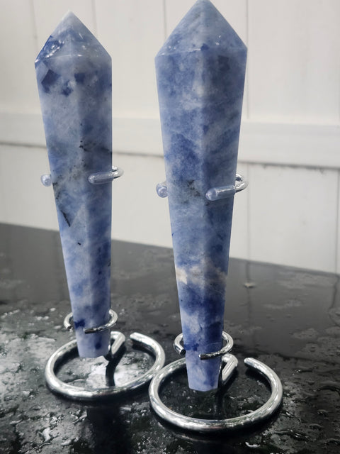 Sodalite scepter! Uv reactive! 7.7 ounces, 6.5 inches tall!