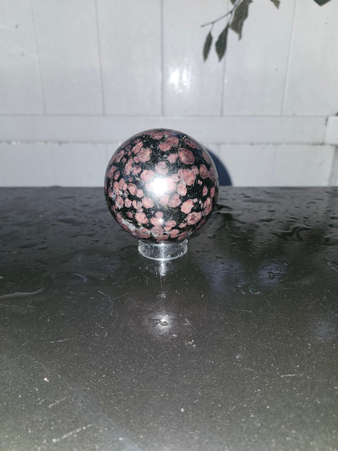 Garnet fireworks sphere! 1.4 pounds, 68.3mm, 2.69 inches