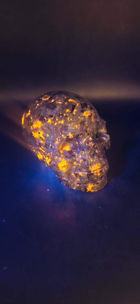 Flame stone "yooperlite" skull!! 3 inches tall, 3 long, 15 ounces