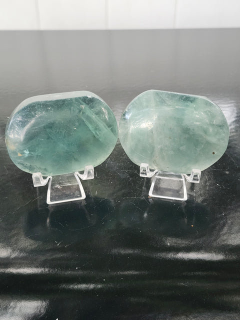 Green florite palm stone! 3.4 ounces, 2.5 inches wide, 1.8 tall