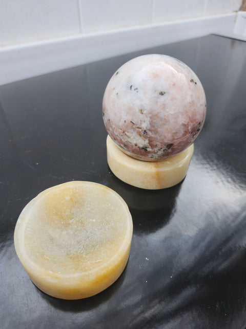 crystals spheres towers gemstones geodes skulls Amathyst rose quartz