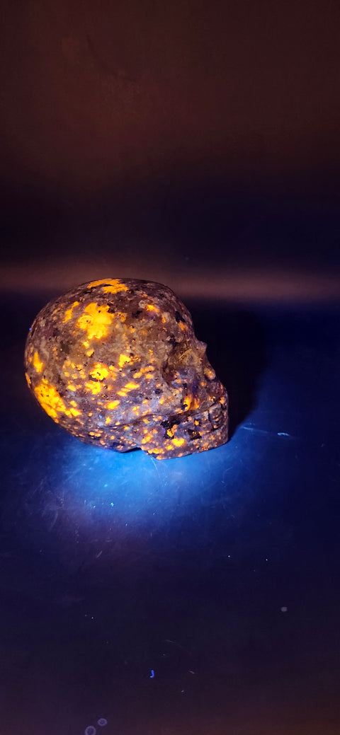 Flame stone " yooperlite" skull! 3 inches tall, 3 long, 14.7 ounces