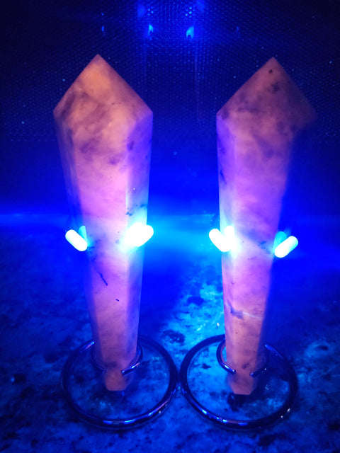 Sodalite scepter! Uv reactive! 7.7 ounces, 6.5 inches tall!