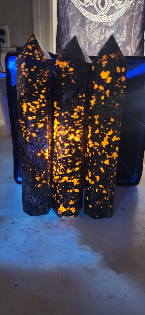 Jumbo flame stone " yooperlite" tower! 10.5 inches, 2.7 pounds