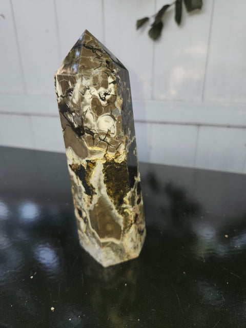 Volcanic agate tower! 1.9 pounds, 7 inches