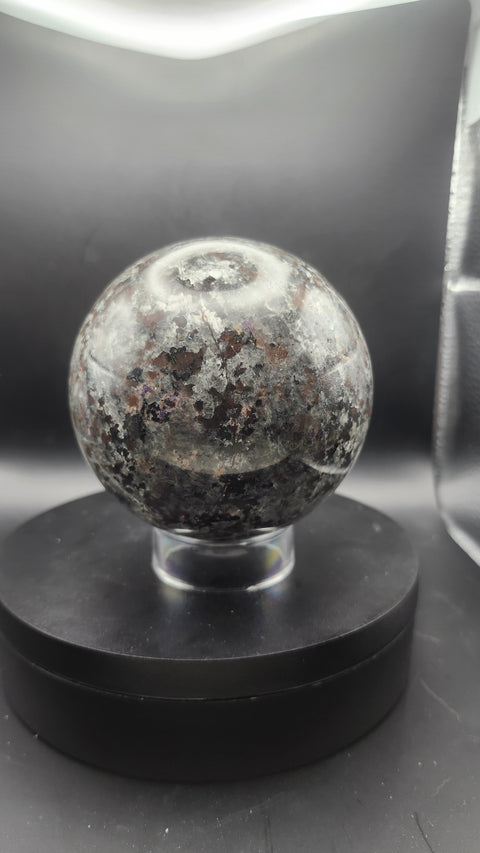 Flame stone sphere yooperlite 87mm, 3.4 inches, 2.1 pounds