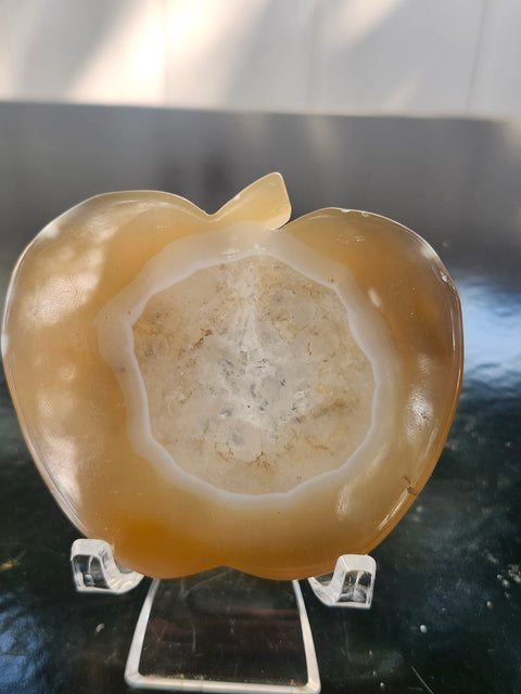 Druzy agate apple! 3.4 ounces, 2.7 inches wide, 2.6 tall