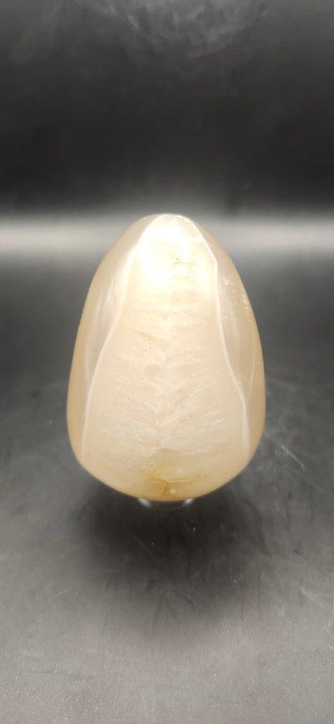Quartz,agate egg! 5.8 ounces, 2.5 inches