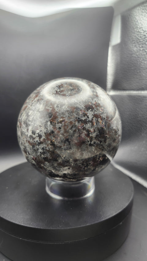 Flame stone sphere yooperlite 87mm, 3.4 inches, 2.1 pounds