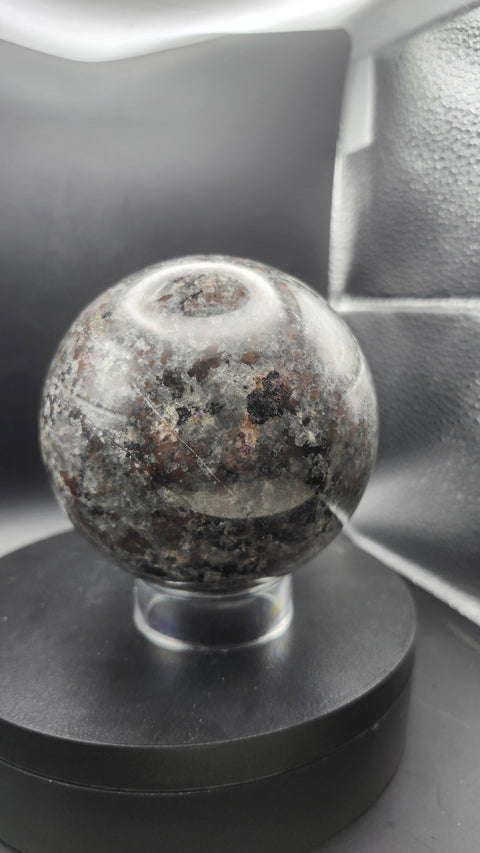 Flame stone sphere yooperlite 87mm, 3.4 inches, 2.1 pounds