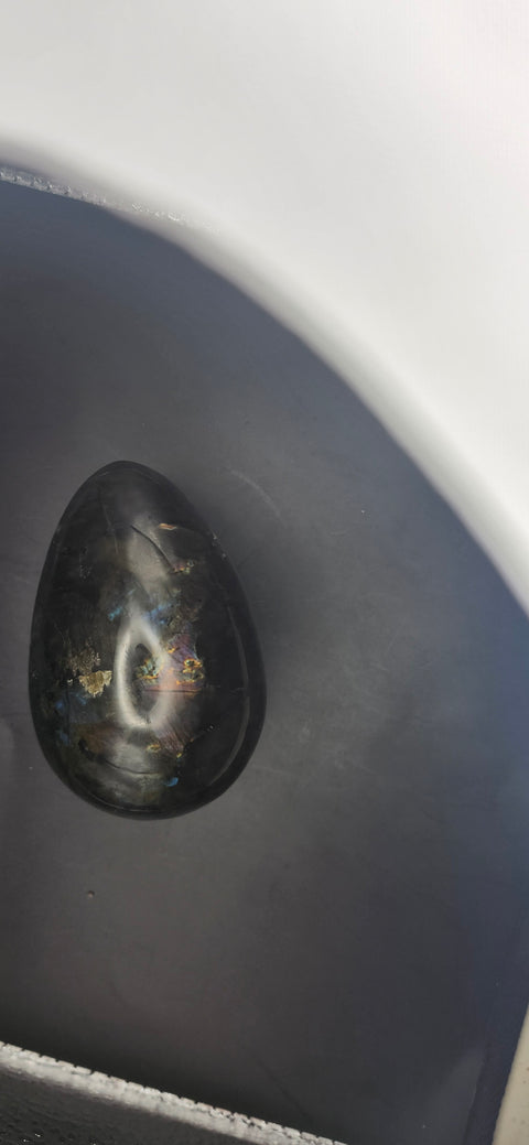 14.8 ounce, 3.5 inch purple flash Labradorite egg