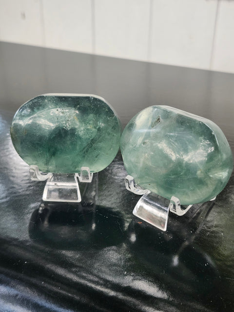 Green florite palm stone! 3.4 ounces, 2.5 inches wide, 1.8 tall