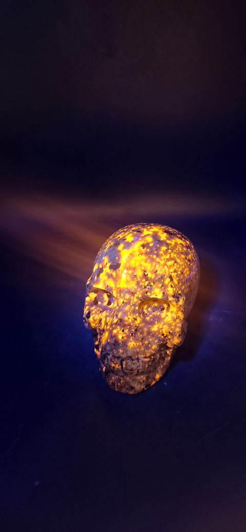 Flame stone "yooperlite" skull! 3 inchs tall, 3 long, 14 ounces