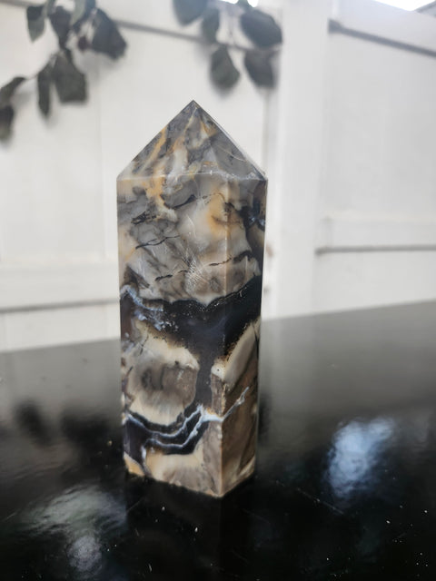 Volcanic agate tower! 1.1 pound 5.5 inches