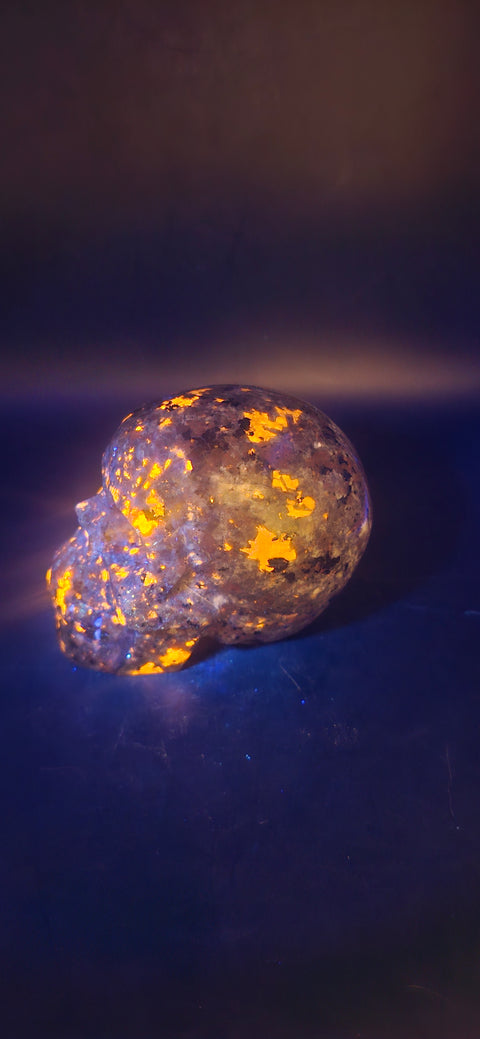 Flame stone "yooperlite" skull!! 3 inches tall, 3 long, 15 ounces