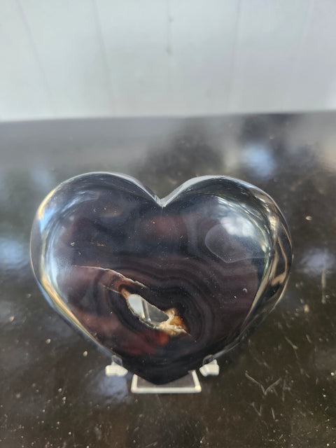 Agate heart, 7 ounces, 4 inches wide, 3 inches tall