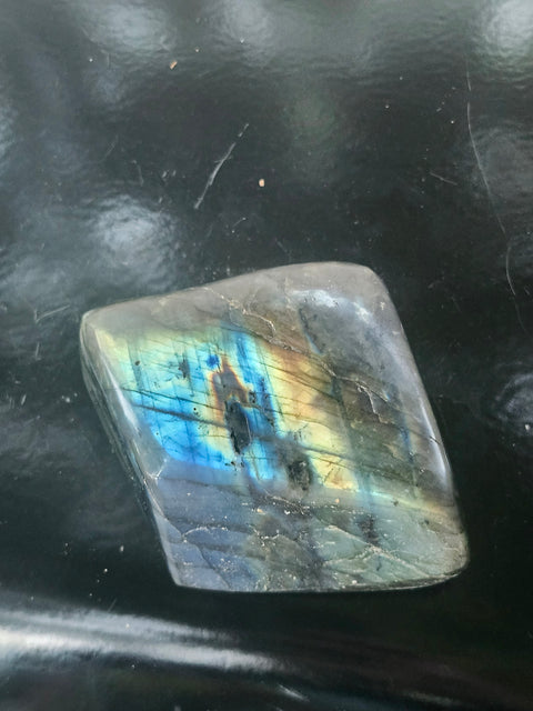 Labradorite free form! 1.1 pounds, 3.5 inch's tall, 3.3 wide