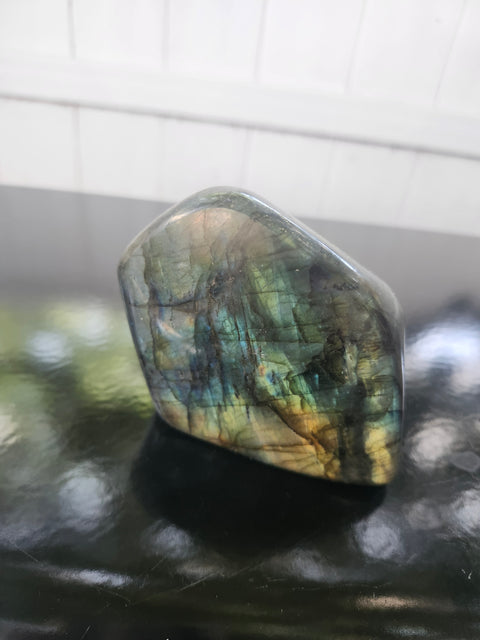 Labradorite free form! 3.18 inchs tall, 3.48 inchs wide,1.1 pound