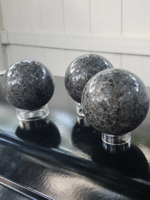 Flame stone sphere "yooperlite" 1 pound, 69.6mm, 2.74 inches