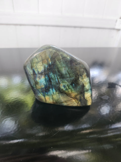 Labradorite free form! 3.18 inchs tall, 3.48 inchs wide,1.1 pound