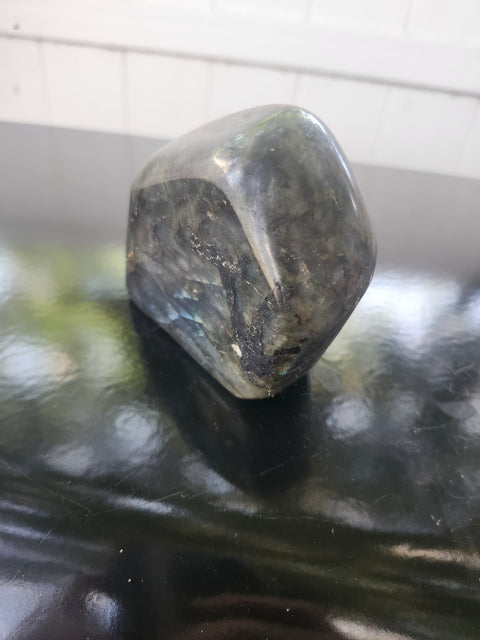 Labradorite free form! 3.18 inchs tall, 3.48 inchs wide,1.1 pound