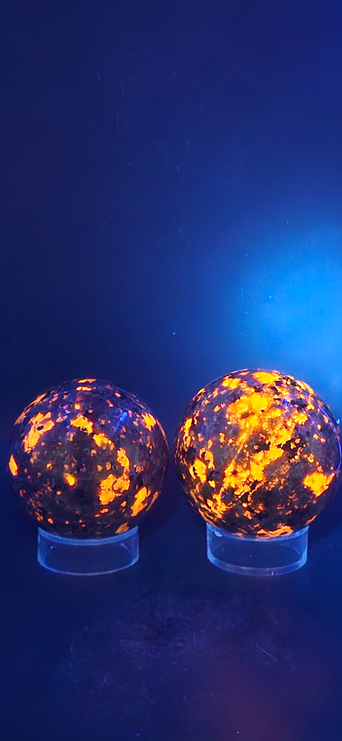 Flame stone sphere! 50.5mm, 1.9 inches, 6.2 ounces