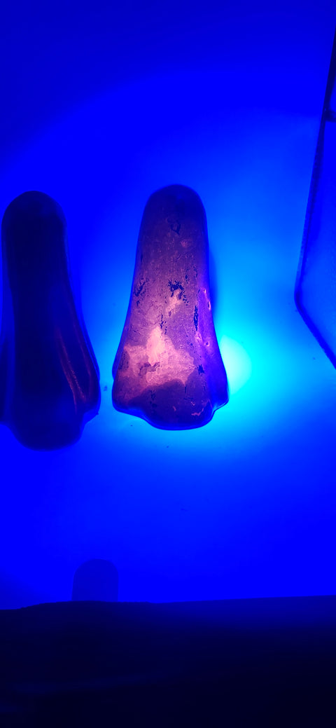 Aura Quartz tower uv reactive! 12 ounces 5 inches tall