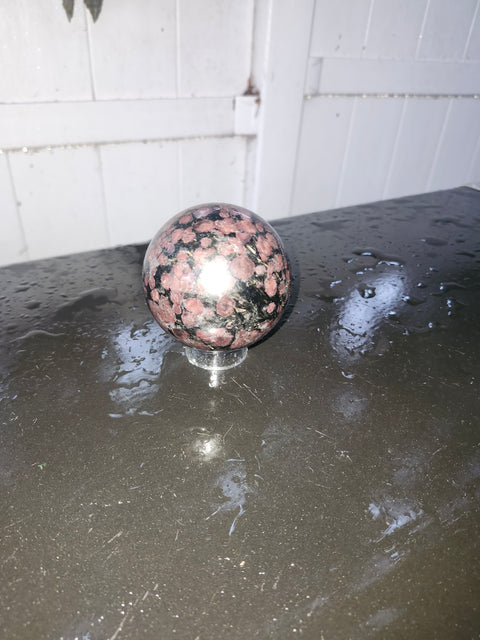 Garnet fireworks sphere! 1.4 pounds, 68.3mm, 2.69 inches