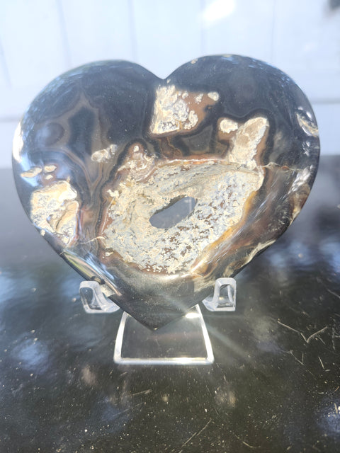 Agate heart, 7 ounces, 4 inches wide, 3 inches tall