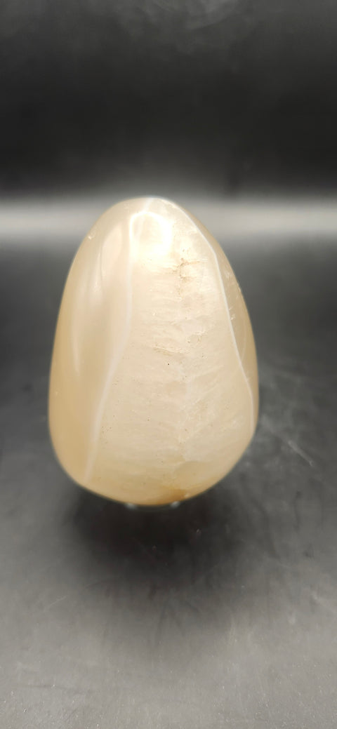 Quartz,agate egg! 5.8 ounces, 2.5 inches
