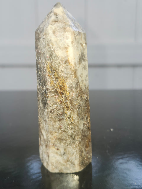 Ghost crystal tower with silver flash!! 3.6 ounces, 3.4 inches